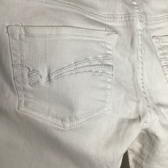 The Limited 917 Jeans White Capris - Picture 9 of 14
